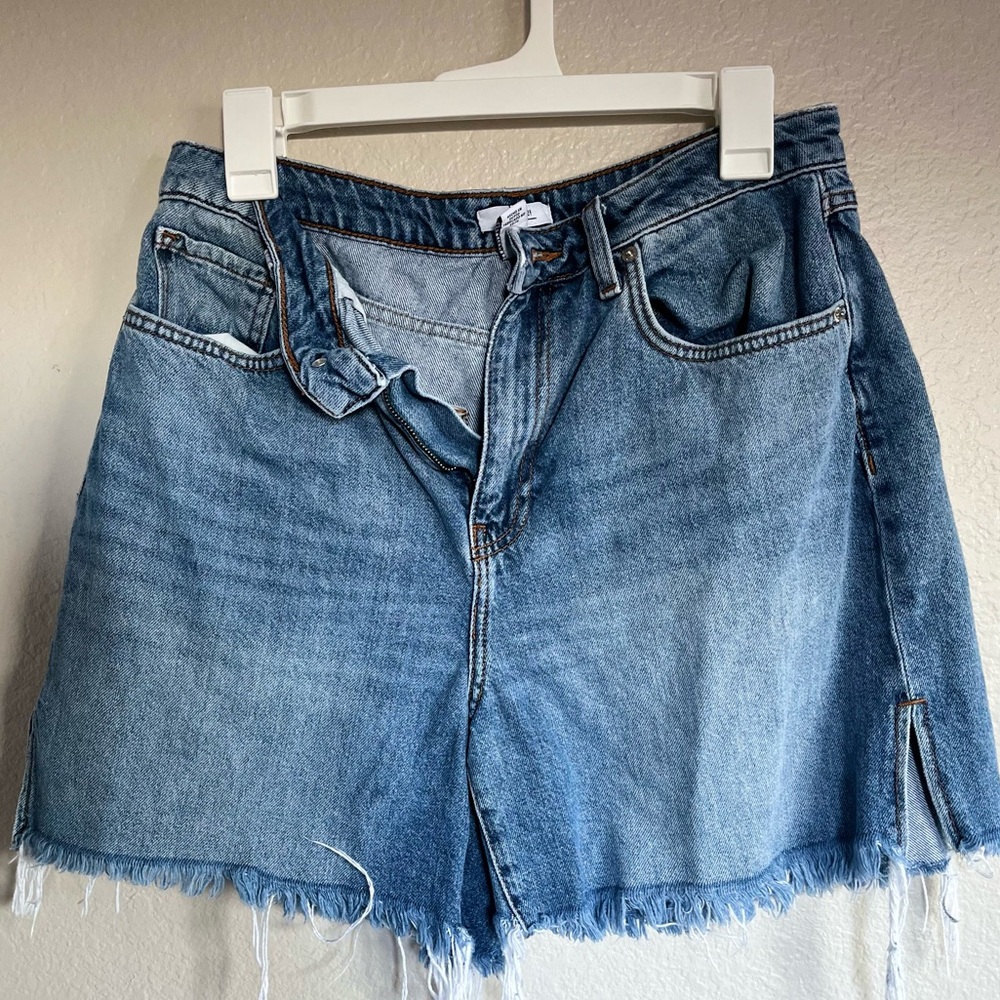 Distressed Forever 21 Shorts | Denim Shorts | Size 29